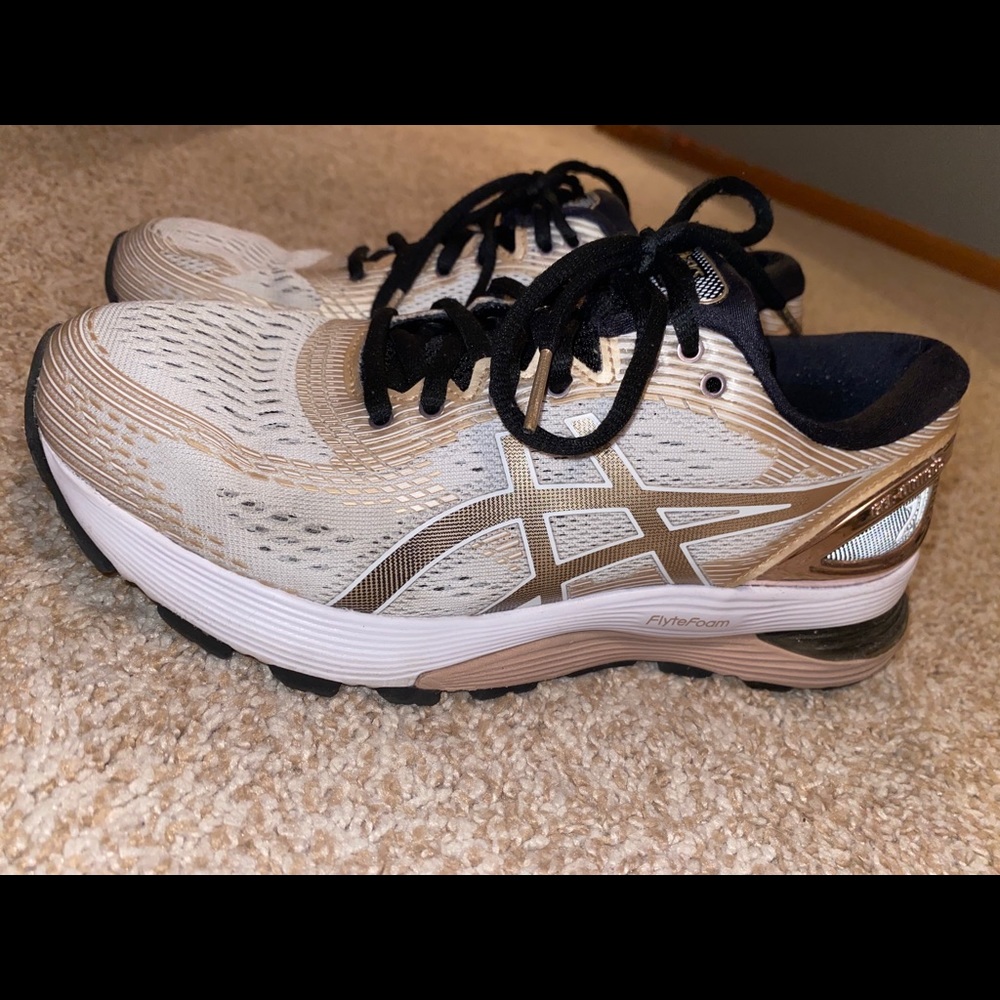 ASICS Gel-Nimbus 21 running shoes